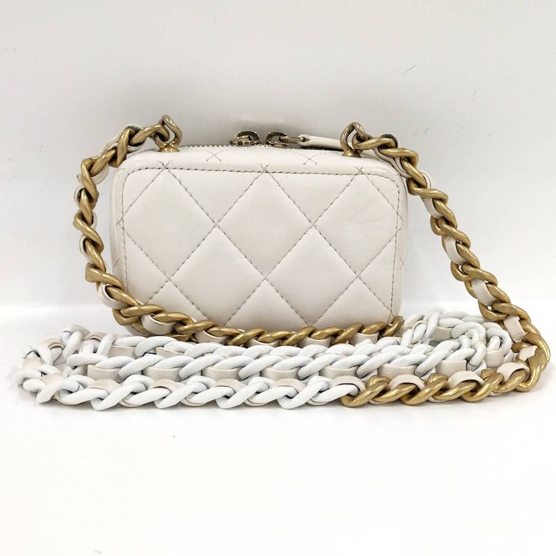 Chanel Chanel Chain Shoulder Bag Quilted Coin Case Lambskin White Ap2738