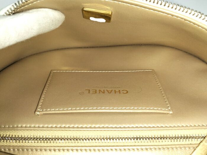 Chanel Chanel Body Bag Quilted Lambskin As4991 White