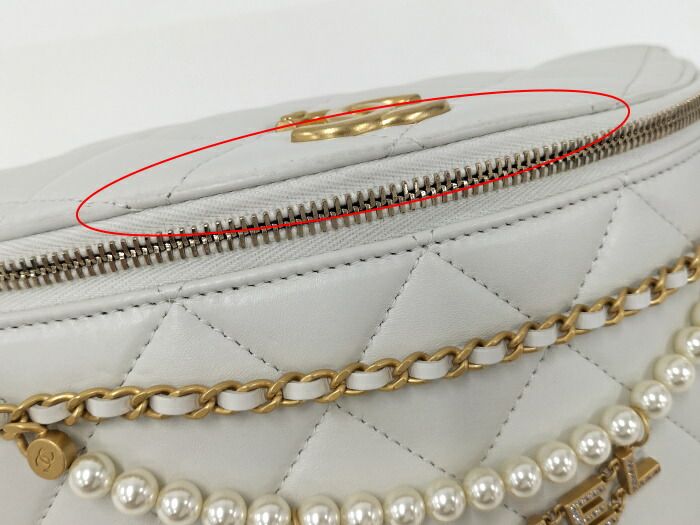 Chanel Chanel Body Bag Quilted Lambskin As4991 White