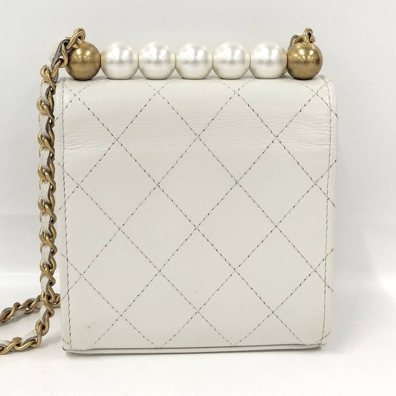 Chanel Chanel Pearl Chain Clutch Shoulder Bag Quilted Leather White