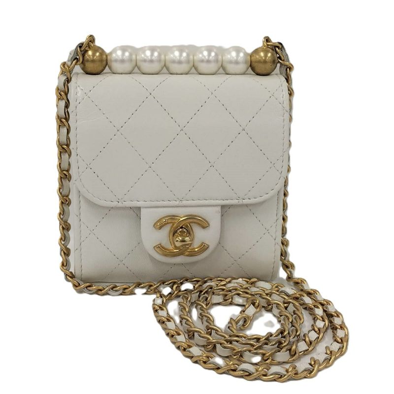 Chanel Chanel Pearl Chain Clutch Shoulder Bag Quilted Leather White