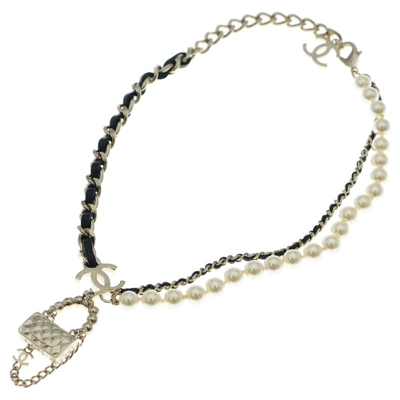 Chanel Chanel Quilted Bag Motif Faux Pearl Necklace White Black B21