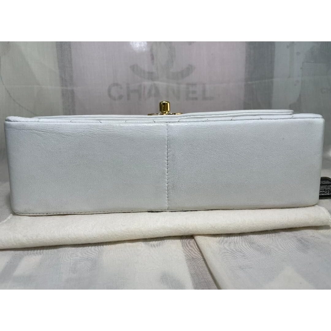 Chanel Chanel Diana Medium Single Flap Quilted Quilted Lambskin Bag White