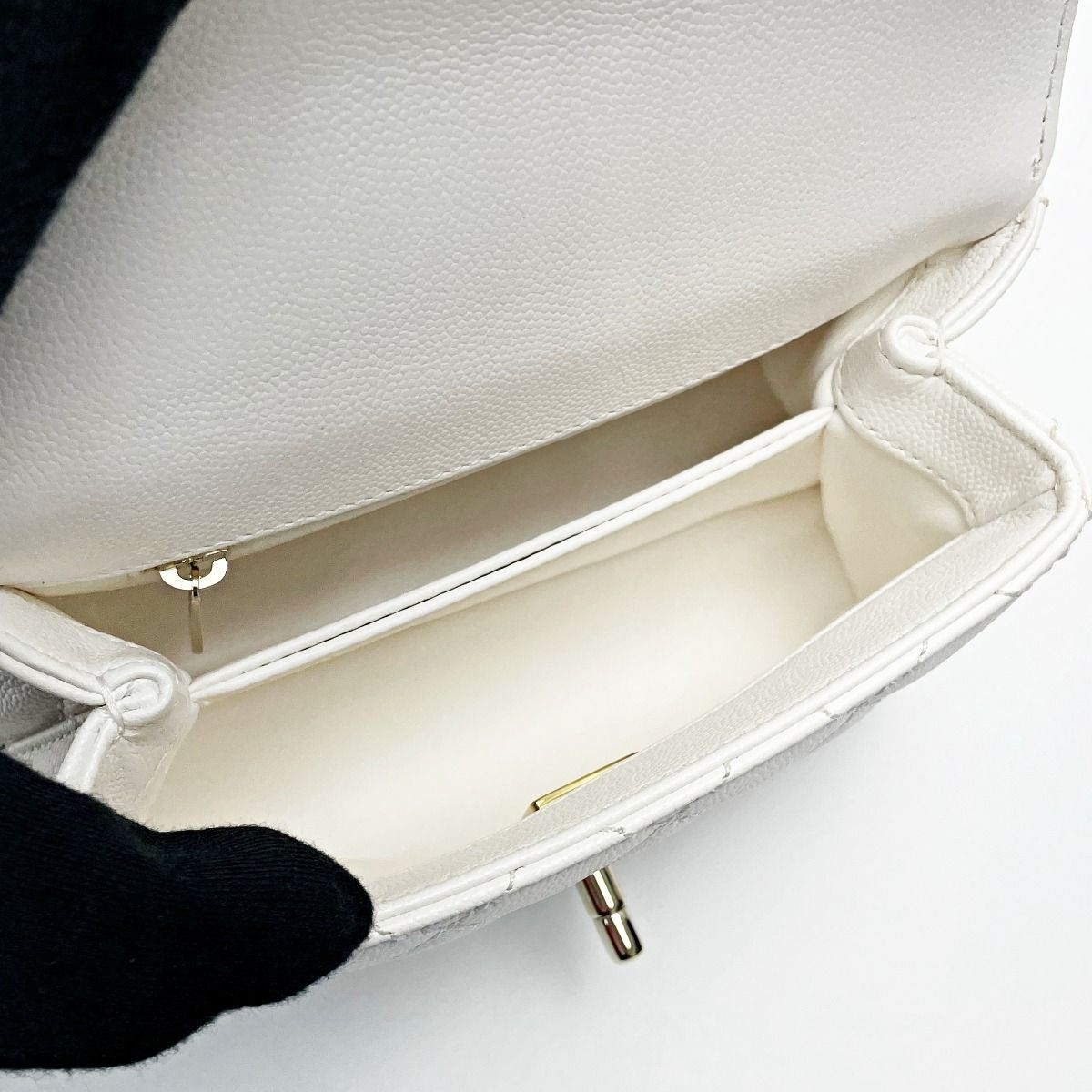 Chanel Chanel Coco Handle As2215 White 2-Way Bag Quilted Caviar Leather