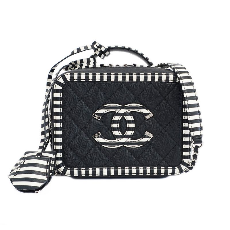Chanel Chanel CC Filigree-chain Shoulder Bag White Black Quilted