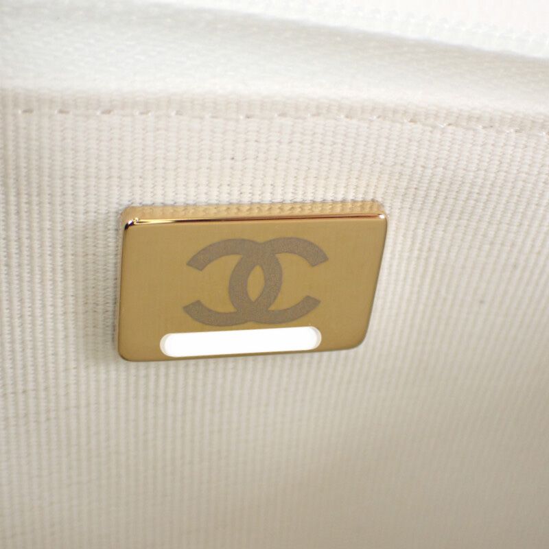 Chanel Chanel Classic Chain Wallet Ap0250 Shoulder Bag Caviar Leather White Gold Hardware