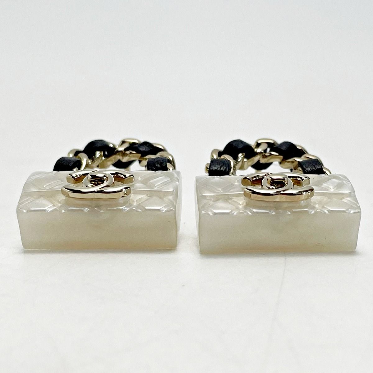 Chanel Chanel B23 C Gold White Bag Motif Quilted